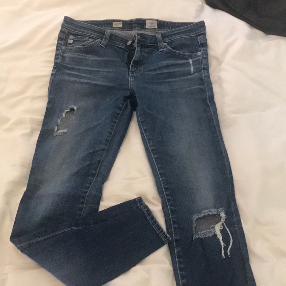 Super cute, never worn skinny cropped jeans